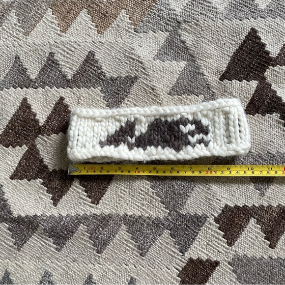 Hand knit whale headband - Picture 4 of 5